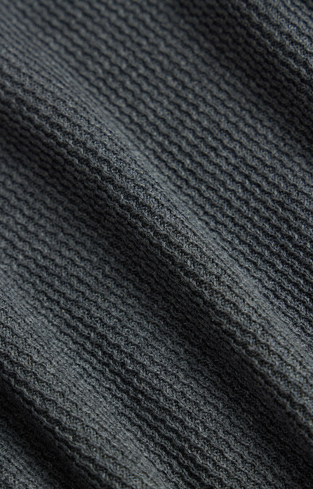 Sweter v-neck w mikrowzór - 5