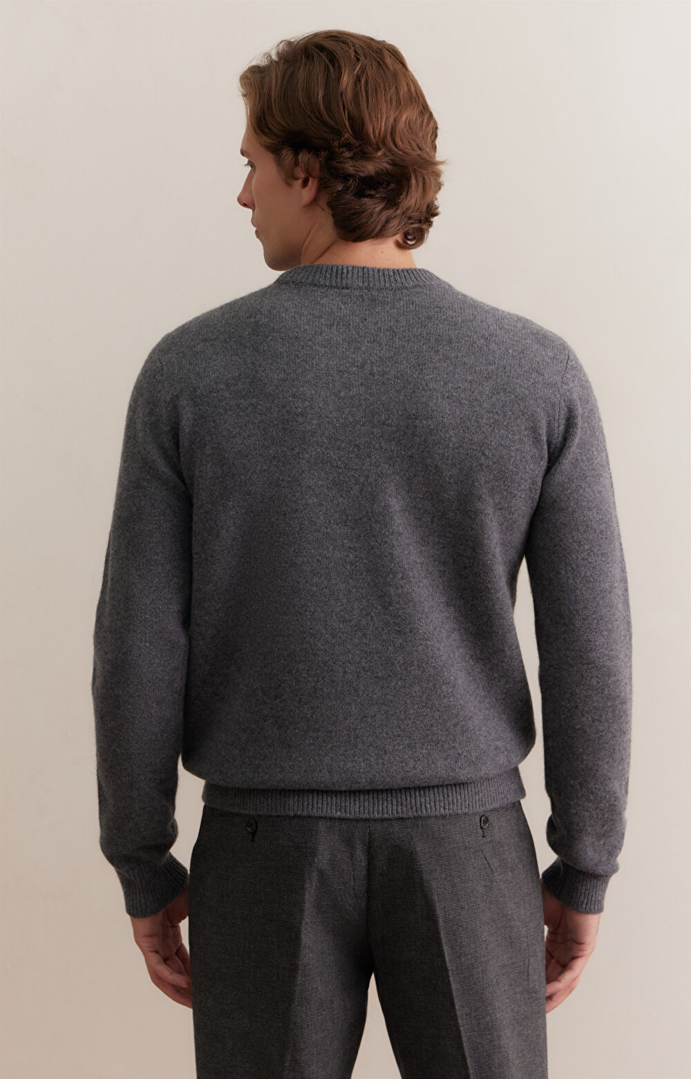 Szary sweter z wełny merino - 3