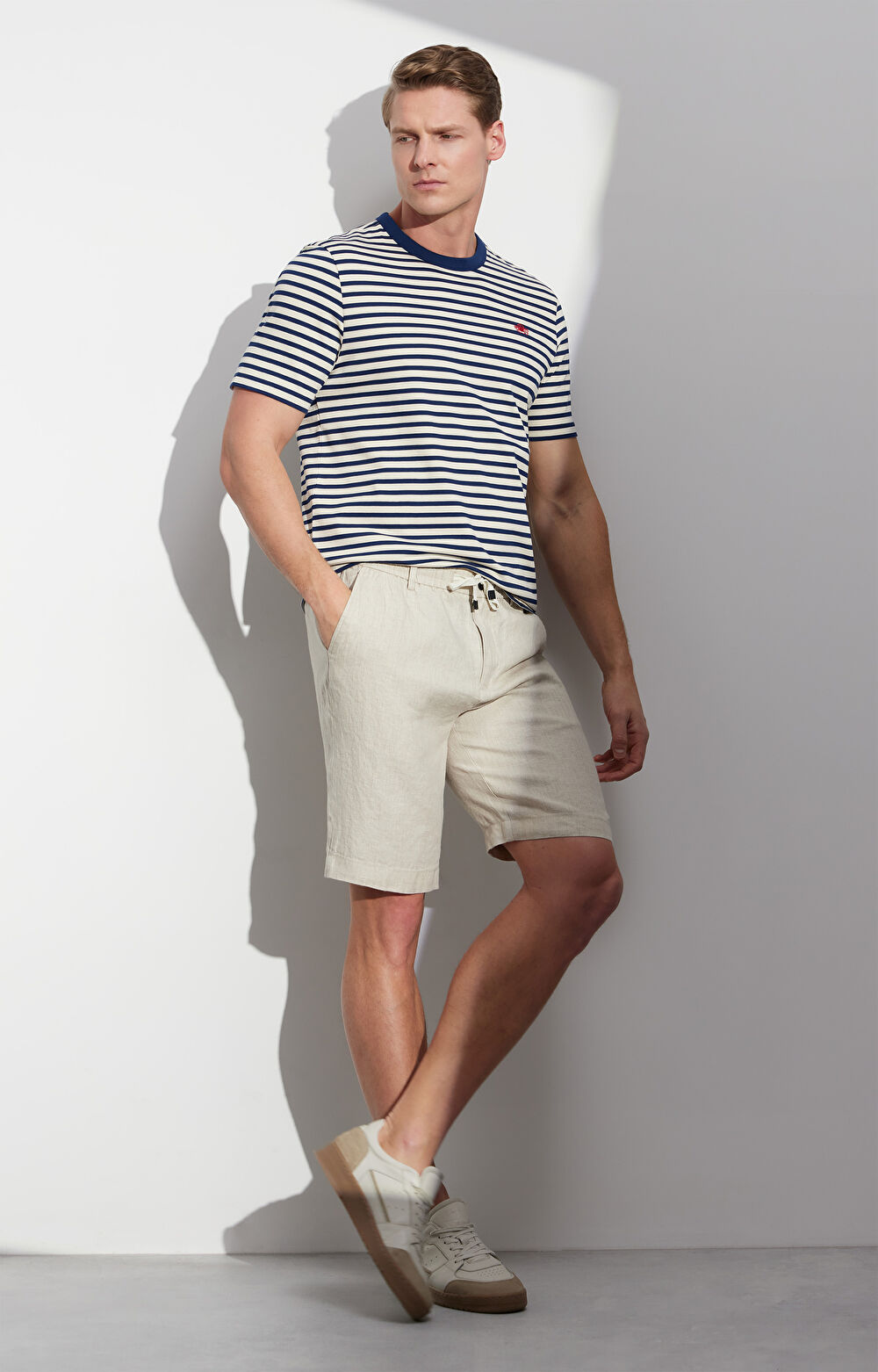 T-shirt regular w paski - 7