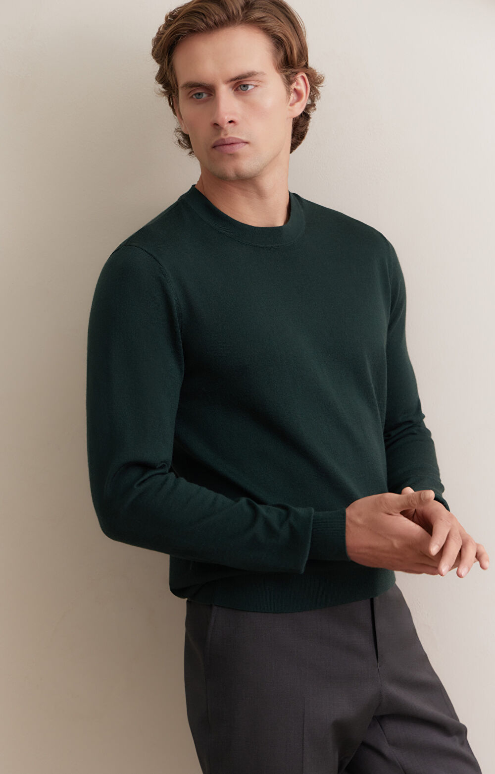Gładki sweter round neck - 6
