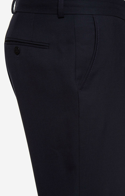 Klasyczne wełniane spodnie od garnituru