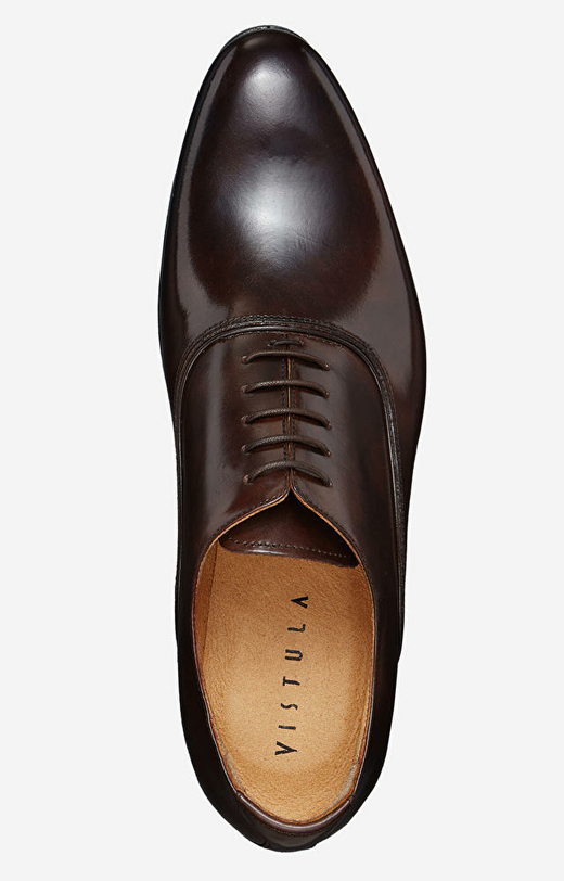 Skórzane buty typu Oxfordy, klasyczne do garnituru