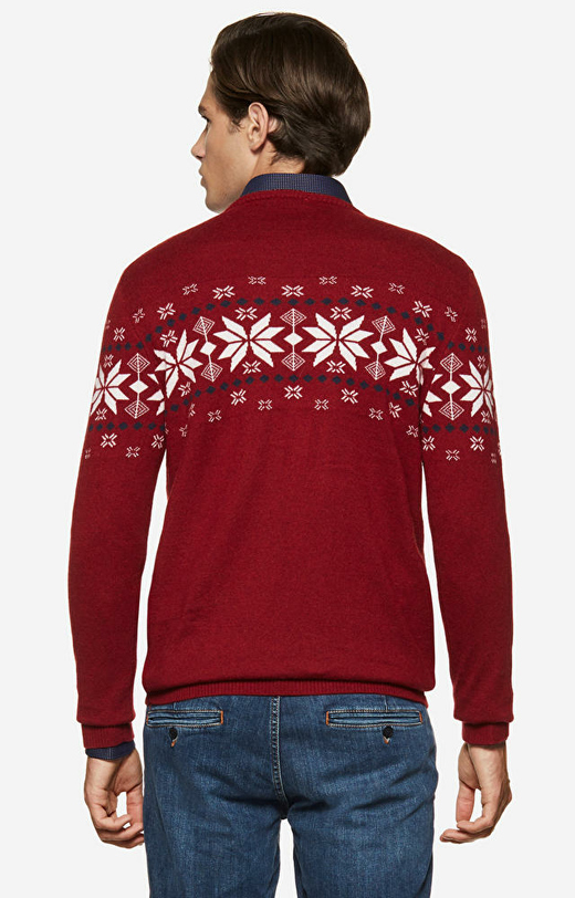Lekki sweter z geometrycznym motywem