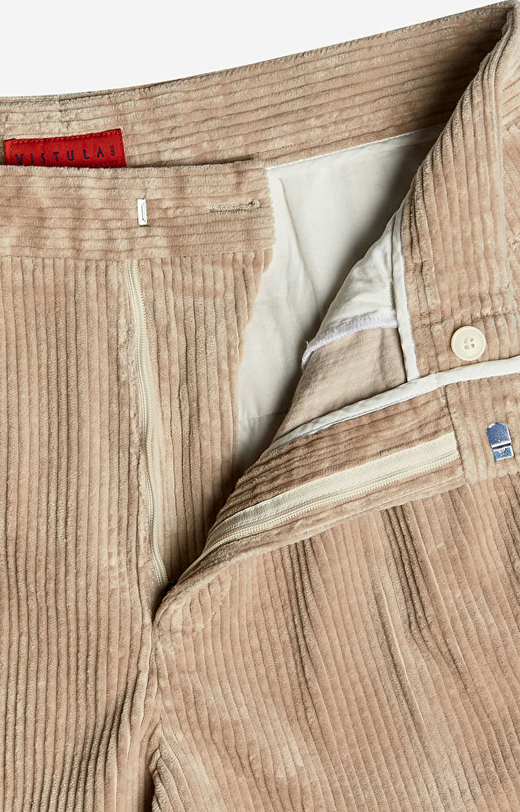 Spodnie sztruksowe zaprasowane na kant