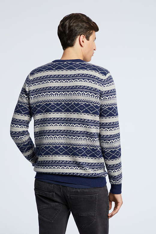 Wełniany sweter z wzorem