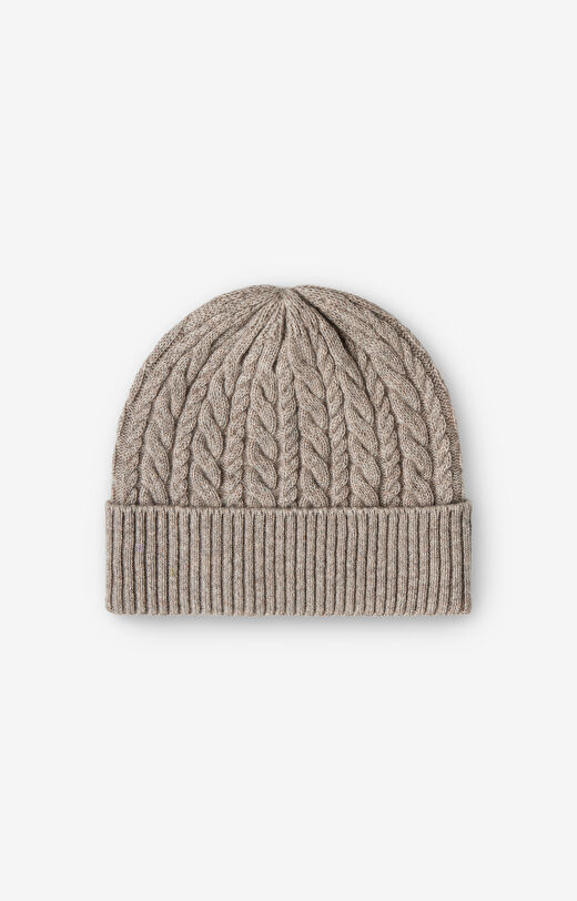 Czapka z warkoczowym splotem