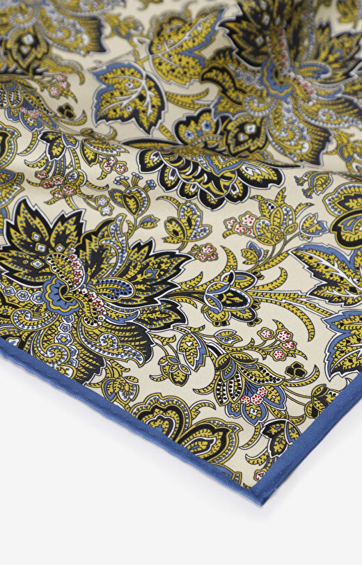 Jedwabna poszetka w kwiatowy wzór