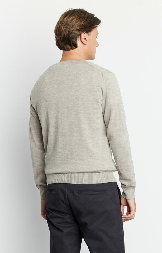 Sweter v-neck z wełny merino