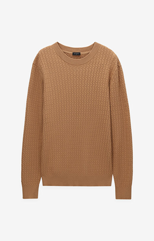 Sweter o warkoczowym splocie