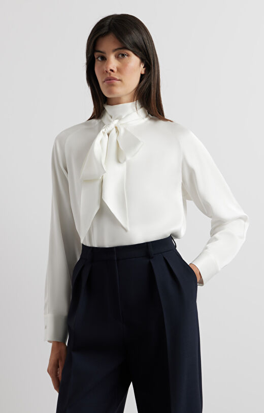 Bluzka z ozdobnym wiązaniem