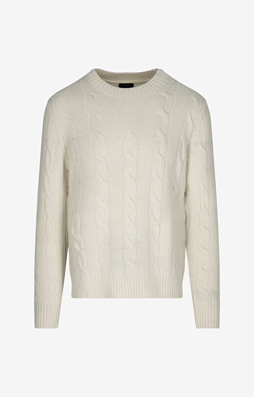 Sweter o warkoczowym splocie