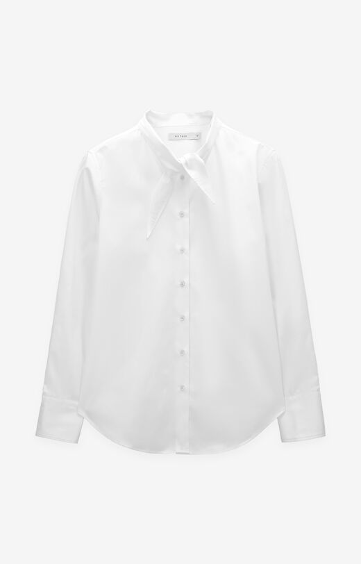 Koszula z ozdobnym kołnierzem