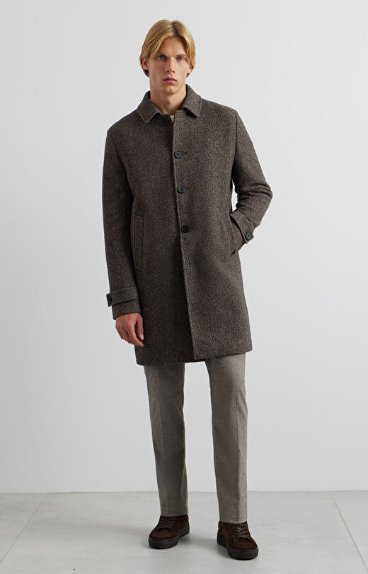 Płaszcz w diagonalny wzór