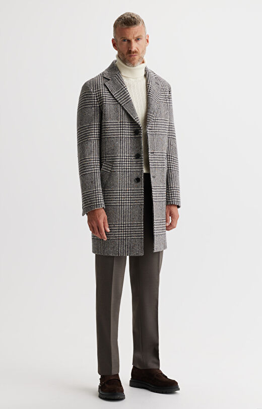 Klasyczny płaszcz w kratę
