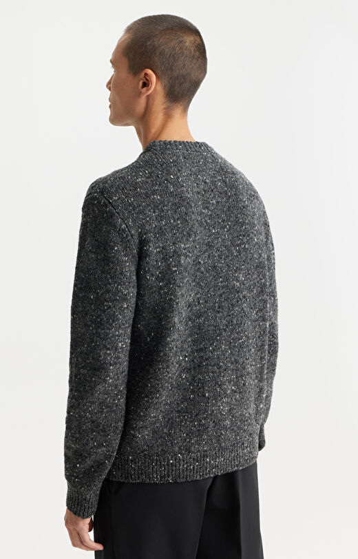 Wełniany sweter we wzory