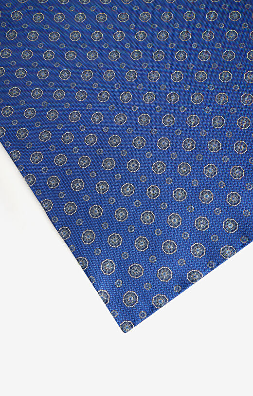 Jedwabna poszetka w geometryczny wzór