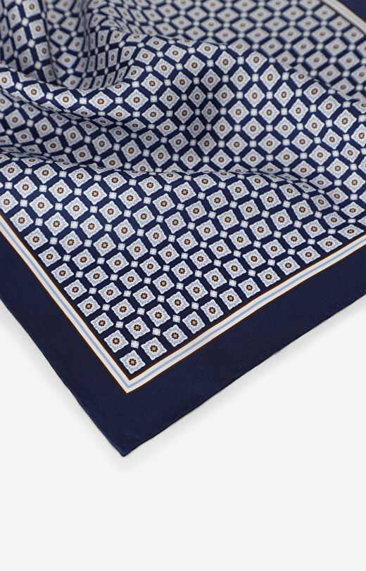 Jedwabna poszetka w geometryczny wzór