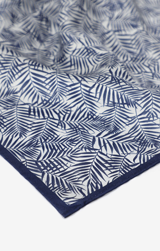 Jedwabna poszetka w kwiatowy wzór