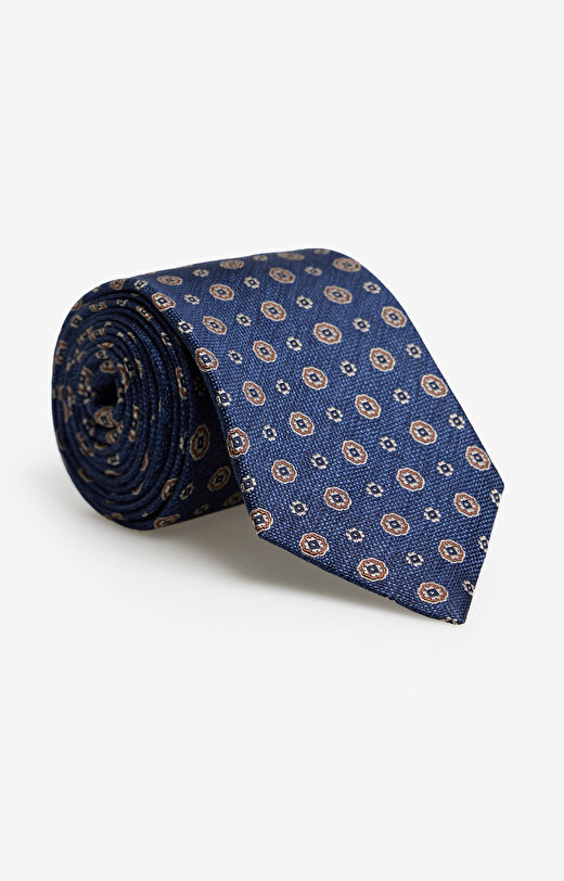Jedwabny krawat w geometryczny wzór