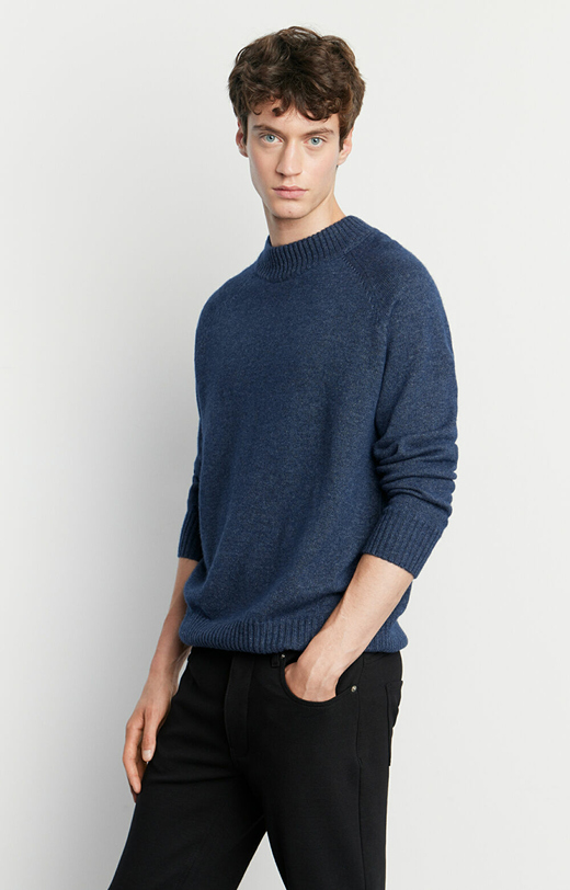 Wełniany sweter z dodatkiem jedwabiu
