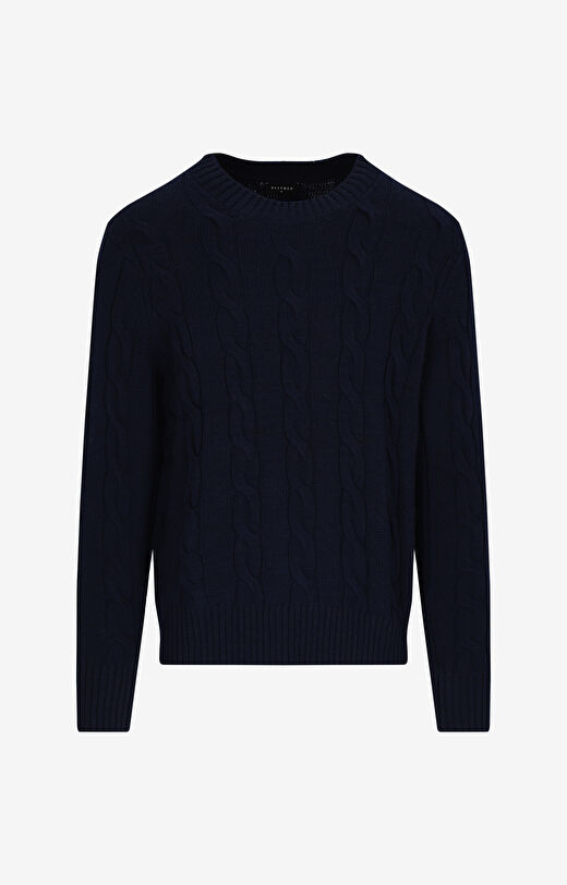 Sweter o warkoczowym splocie