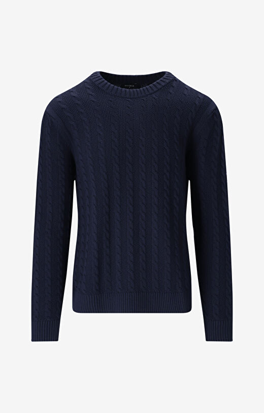 Sweter o warkoczowym splocie