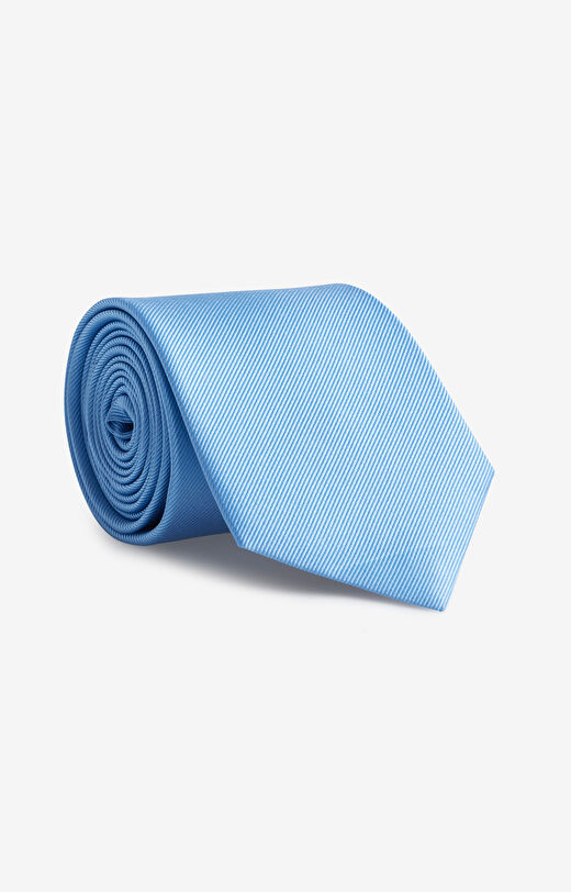 Jedwabny krawat w diagonalny wzór