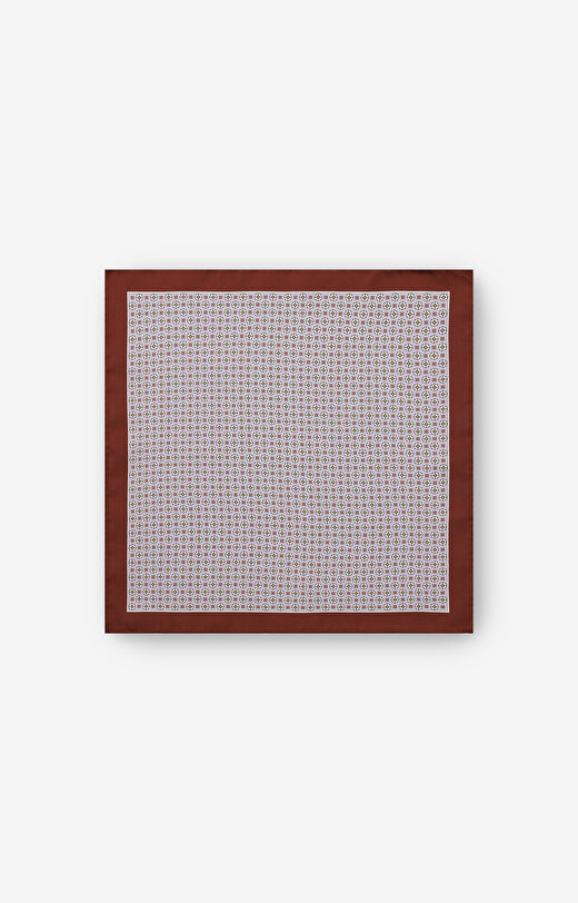 Jedwabna poszetka w geometryczny mikrowzór