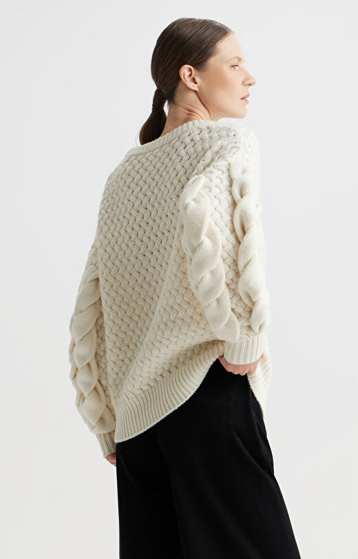Strukturalny sweter z wełną