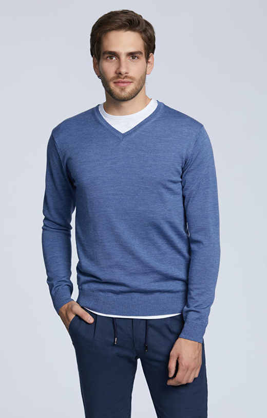 Lekki, wełniany sweter typu v-neck