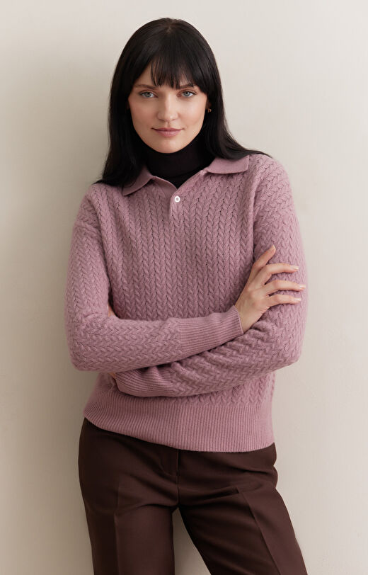 Sweter o warkoczowym splocie