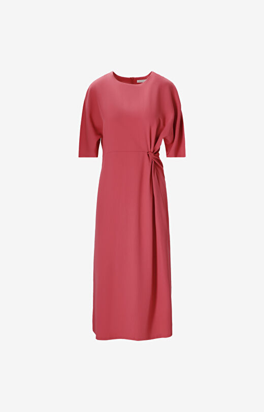 Sukienka z rozcięciem