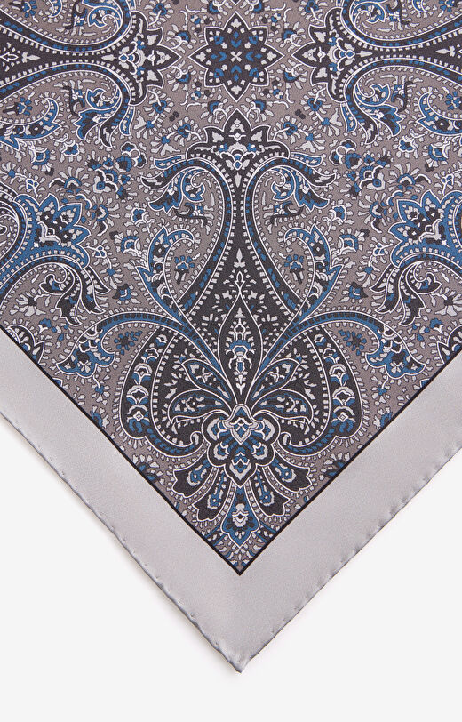 Jedwabna poszetka w orientalny wzór