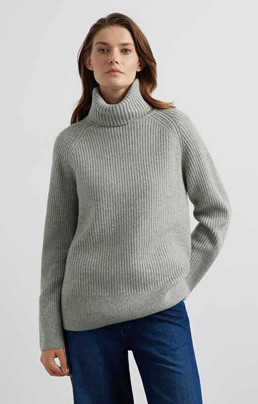 Golf o luźnym kroju