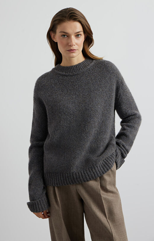 Sweter o luźnym kroju