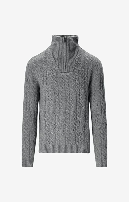 Sweter o warkoczowym splocie