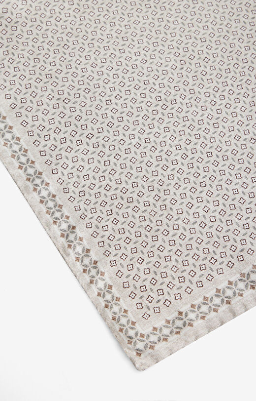 Jedwabna poszetka w geometryczny wzór