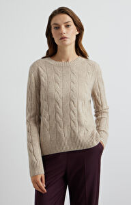 Sweter o warkoczowym splocie