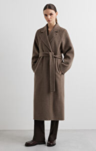 Kopertowy płaszcz z paskiem