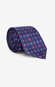 Jedwabny krawat w geometryczny wzór