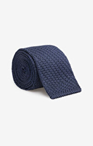 Jedwabny krawat w strukturalny wzór