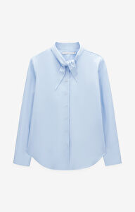 Koszula z ozdobnym kołnierzem