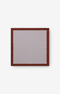 Jedwabna poszetka w geometryczny mikrowzór