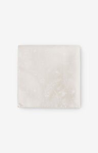 Jedwabna poszetka w kwiatowy wzór