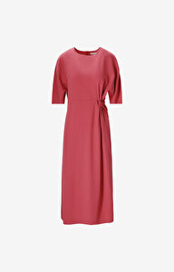 Sukienka z rozcięciem