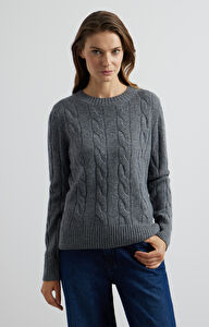 Sweter o warkoczowym splocie